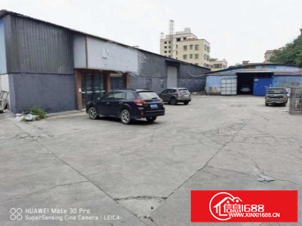 官窑小榄，新空出的家具厂房出租。