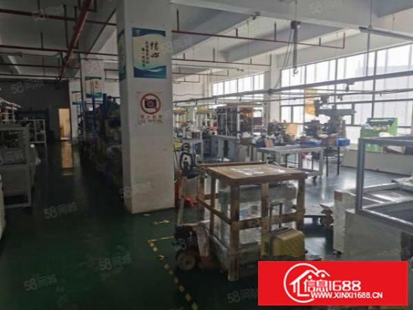 松岗罗田高速口边楼上535平厂房出租，精装修无转让费