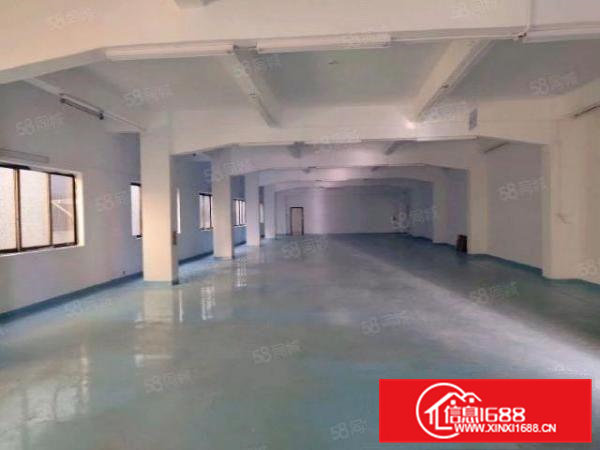 塘厦精装修厂房出租，二楼1300平方，空地超大，无需转让费！