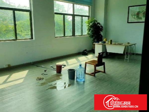 沿江高速旁，树田附近原房东楼上1200平方带精装修厂房出租