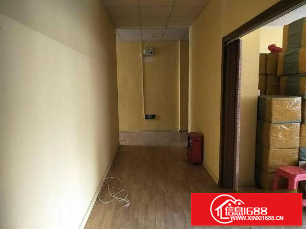 龙东新出楼上800平大小分租