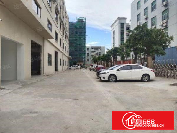 西乡，固戍地铁站，楼上带装修家私220平办公仓库，免费停车！