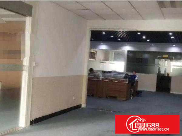 三中新出楼上标准厂房三楼900平方出租，现成装修价格便宜