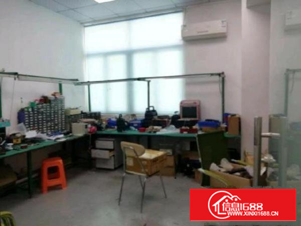 西乡，鹤洲洲石路边，大型工业园，楼上带精装修875平厂房出租