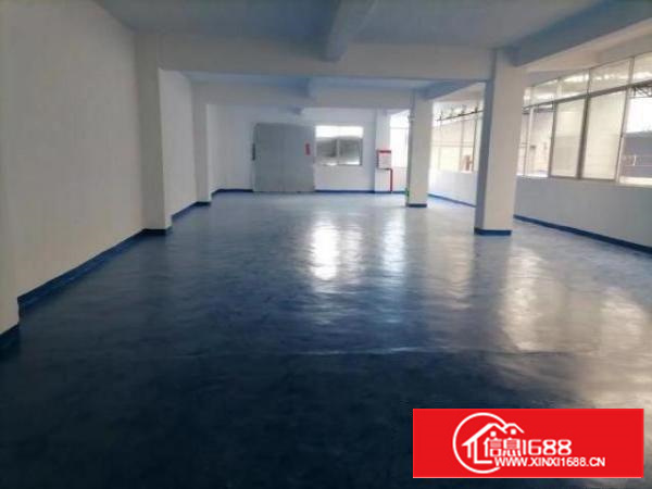 镇中心楼上厂房100一500平方，全新地坪漆，水电齐全