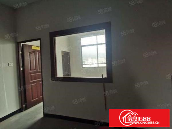 大岭山向东原房东空出一楼现成装修1200平厂房出租，水电齐全