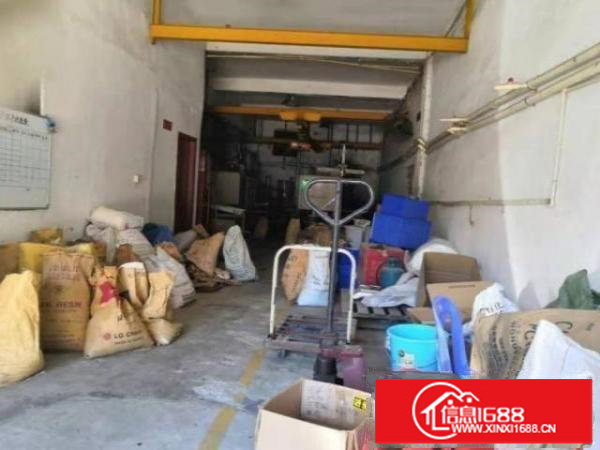 松岗朗下社区一楼500平方厂房出租有现成行车