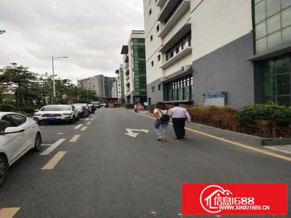 观澜靠近龙华1680平独门独院厂房出租交通便利易招