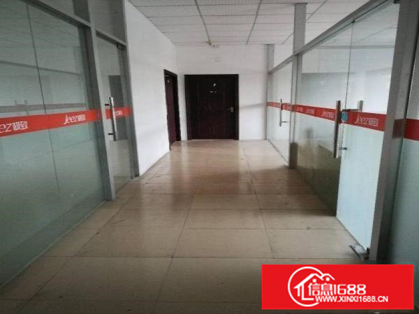 平湖镇新木村带办公室标准厂房2600平出租（可分租