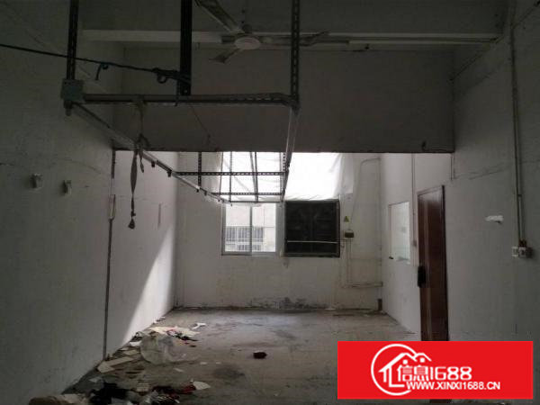 横岗四联现成服装厂带装修出租，600平好招工