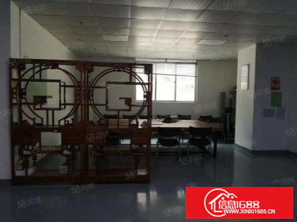 松岗溪头楼上450平精装修厂房出租，交通方便配套齐全