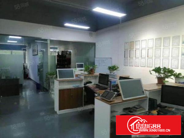 石岩北环路边原房东精装修700平方厂房出租，无转让费，可分租