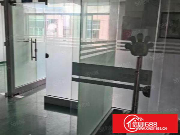 平湖华南城地铁口二楼600平方带装修厂房出租