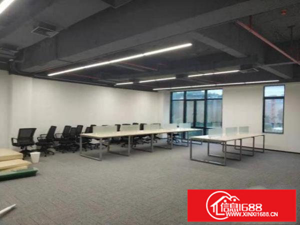 横岗荷坳地铁站出口电商创业园招租