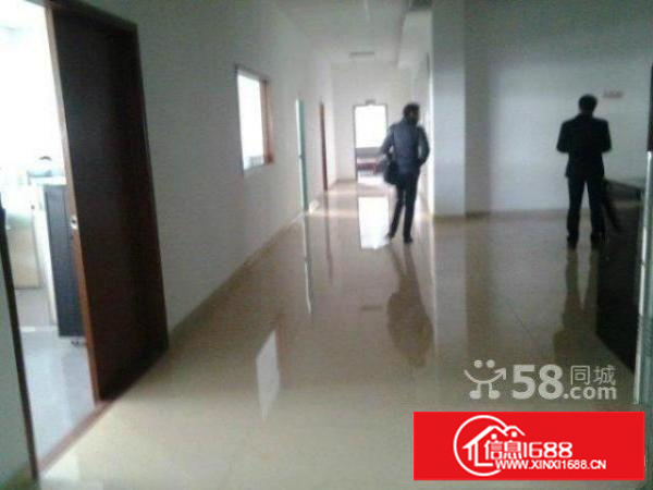 坂田地铁口新出3楼1000平带精装修适合办公贸易