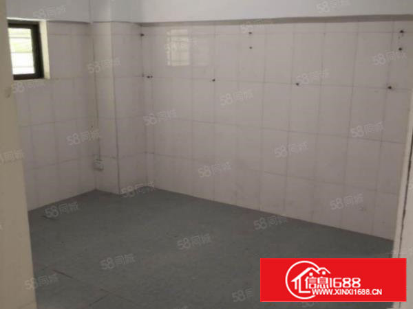 西乡地铁口200平精装修办公室大马路边交通便利