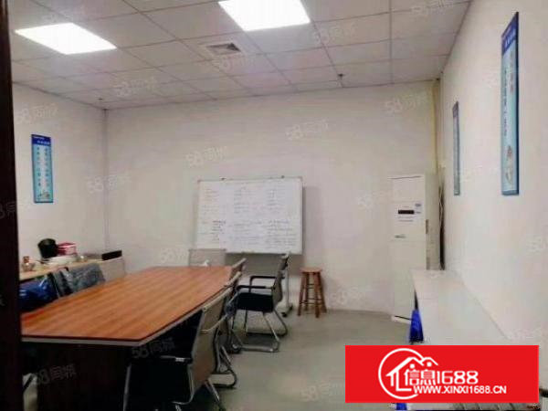 三楼全新装修，带吊顶，水电齐全，领包即可入住