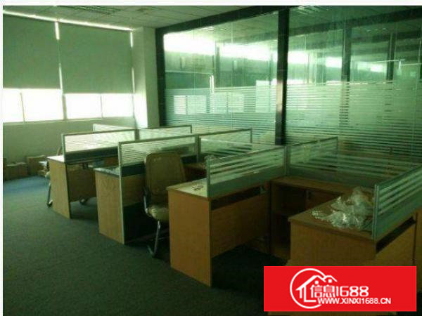 出租布吉长龙一楼1300平方厂房水电齐全，精装修