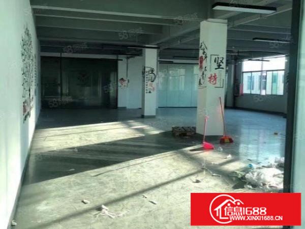 观澜松元新空出五楼面积800平，现成装修，水电齐全