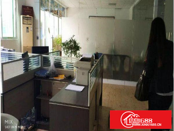 常平金美新出楼上800平米豪华装修厂房急租