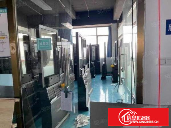 高速路口附近几公里,豪华装修,现成水电,1600平方出租