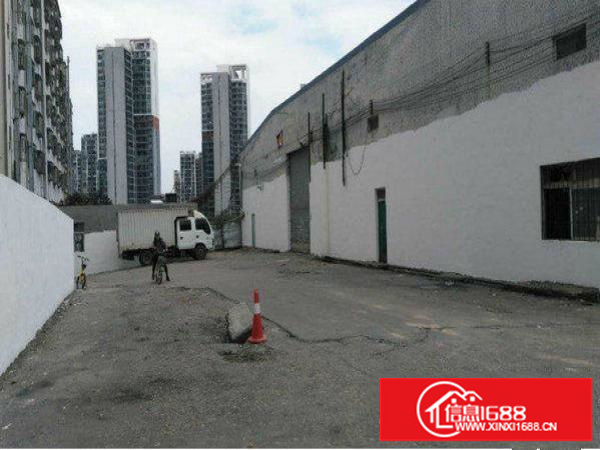 厂房位于观澜梅观高速旁，面积2000平米，可分租！