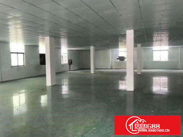 平湖高速出口成熟工业区楼上2560平方米带装修厂房招租可分租