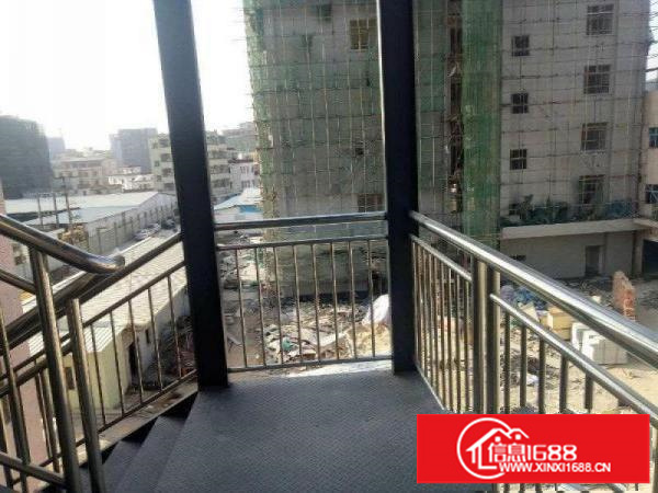 平湖衫坑工业区即将空出楼上1200平米厂房招租