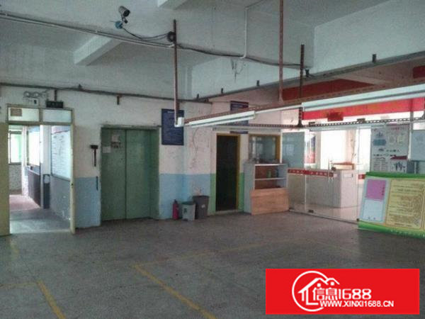 平湖白泥坑标准厂房楼上900平出租水电齐全空地大