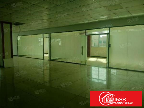 观澜独院标准厂房三楼整层3500平方出租，精装修办公室。