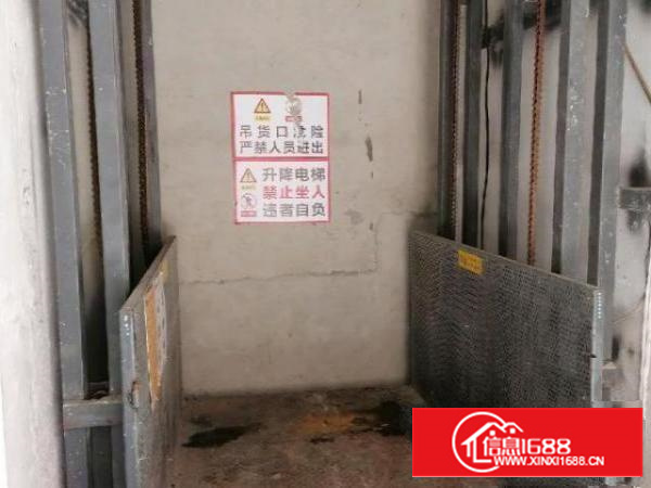 石排大道边上，带货梯