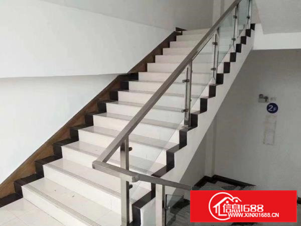 大岭山镇工业园出租楼上600平厂房形象好位置好设施齐全