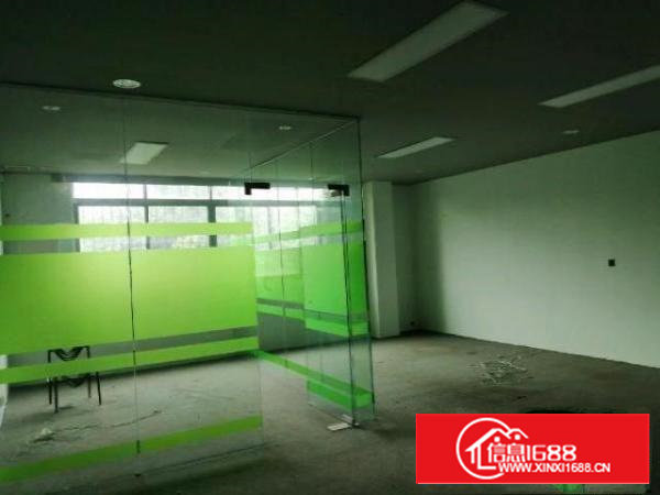 石岩宝石南路主干道旁村委厂房独门独院3920平方，大小可分租