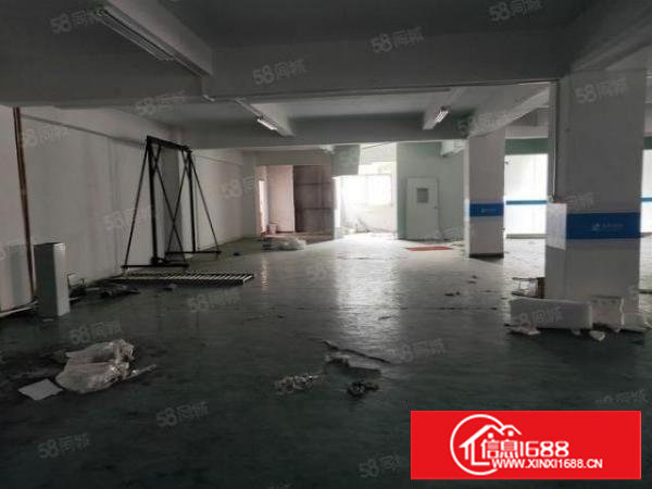 长安街囗楼上700平方.院子大形象好，水电齐全有装修