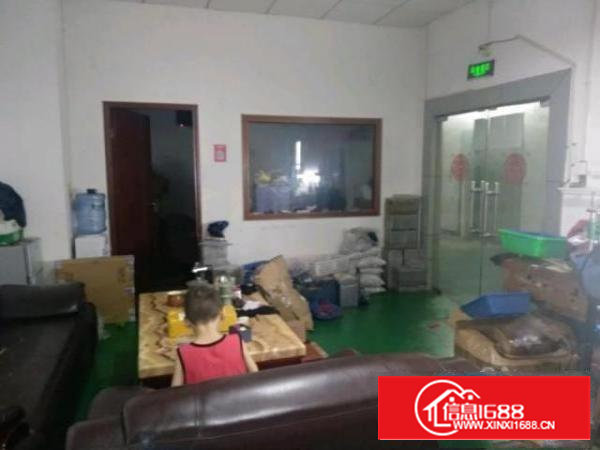 沙井东环路庄村路口新出精装修420平米厂房出租