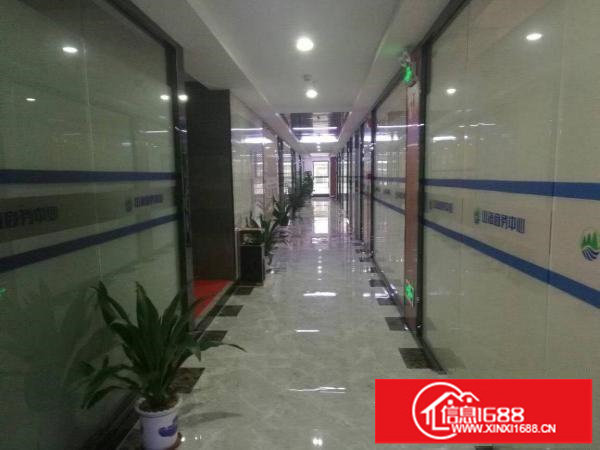 深圳平湖新木新园五楼2600平方交通方便，管理规范