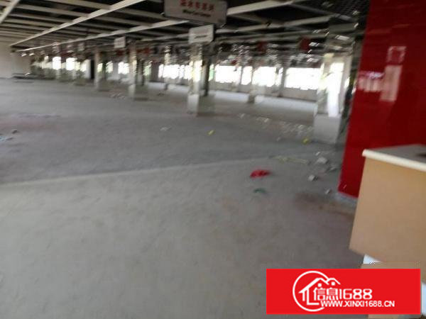 平湖大街边独门独院分租3400平方，急急租