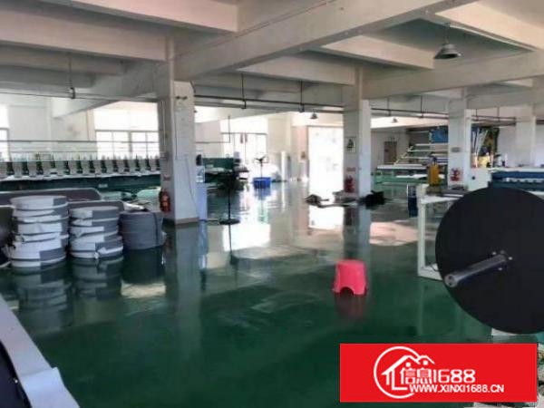 坪山坑梓新出带装修三楼整层厂房800平，配套齐全，空地大！！