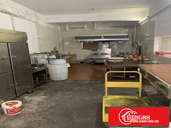 宝安石岩，园区食堂便利店出租，可做办公室，房东直租，带宿舍