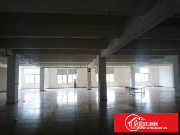 1200平方标准厂房停车方便。