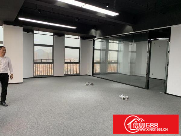 横岗地铁口全新办公带装修350平方米招租