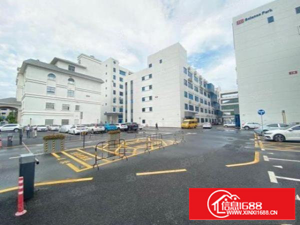 石岩塘头新出楼上1000平精装修厂房，水电到位，无转让费，