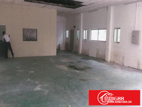 小厂福音！空地大！坂田杨美村一楼厂房300平出租