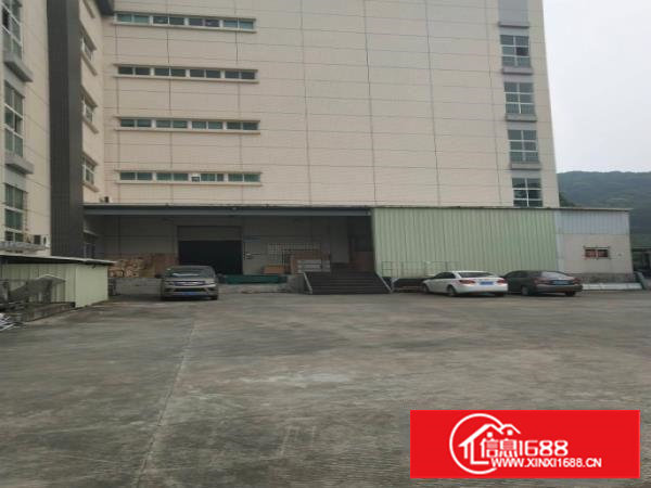 塘厦138刚空出2600平标准楼上，带装修地坪漆，电梯直达