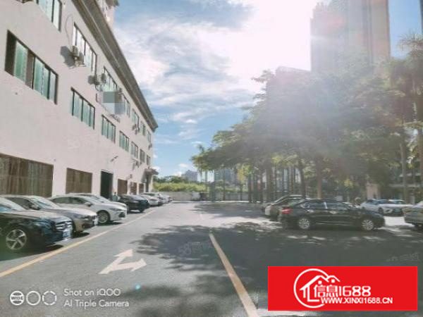 龙岗坂田杨美地铁站附近一楼2400平厂房出租。