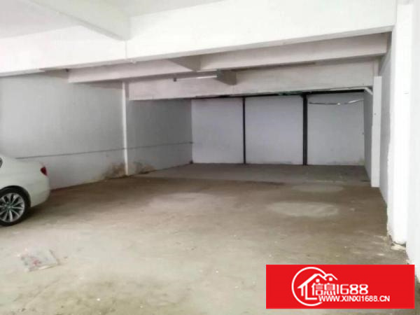 龙华大浪白云山300平米一楼厂房出租