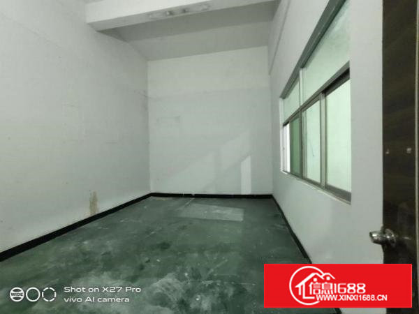 塘厦龙背岭新出标准一楼1200平方带牛角现成办公室低价