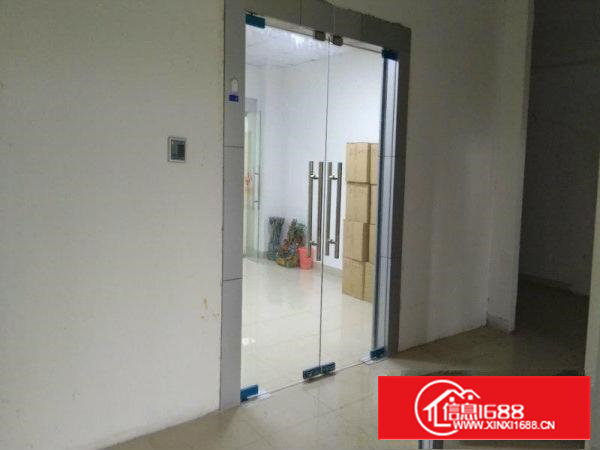 石岩料坑新出楼上500平带装修出租