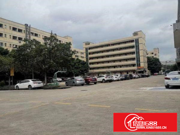 石岩料坑靠南光高速出口新出楼上全新无尘车间对外招租，价格美丽