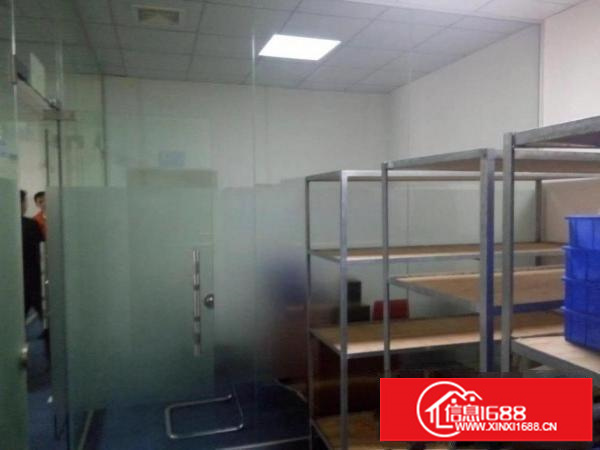 石岩汽车站附近300平精装小厂房，免转让费出租